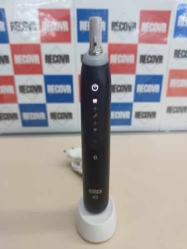 Cepillo eléctrico iO5 negro con 3 cabezales Oral-B